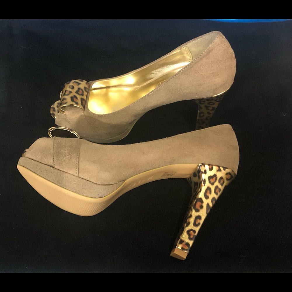 New faux suede size 7 pair of heels